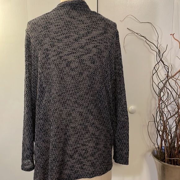 Green Envelope L.A. Super Soft Black and Gray wrap top with zipper detail - Picture 5 of 7